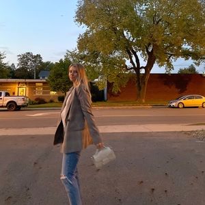 Meet your Posher, Anna